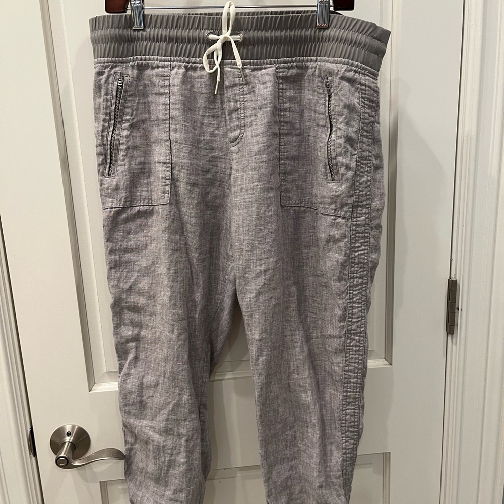 Athleta Gray Cropped Pants with Elastic Waistband